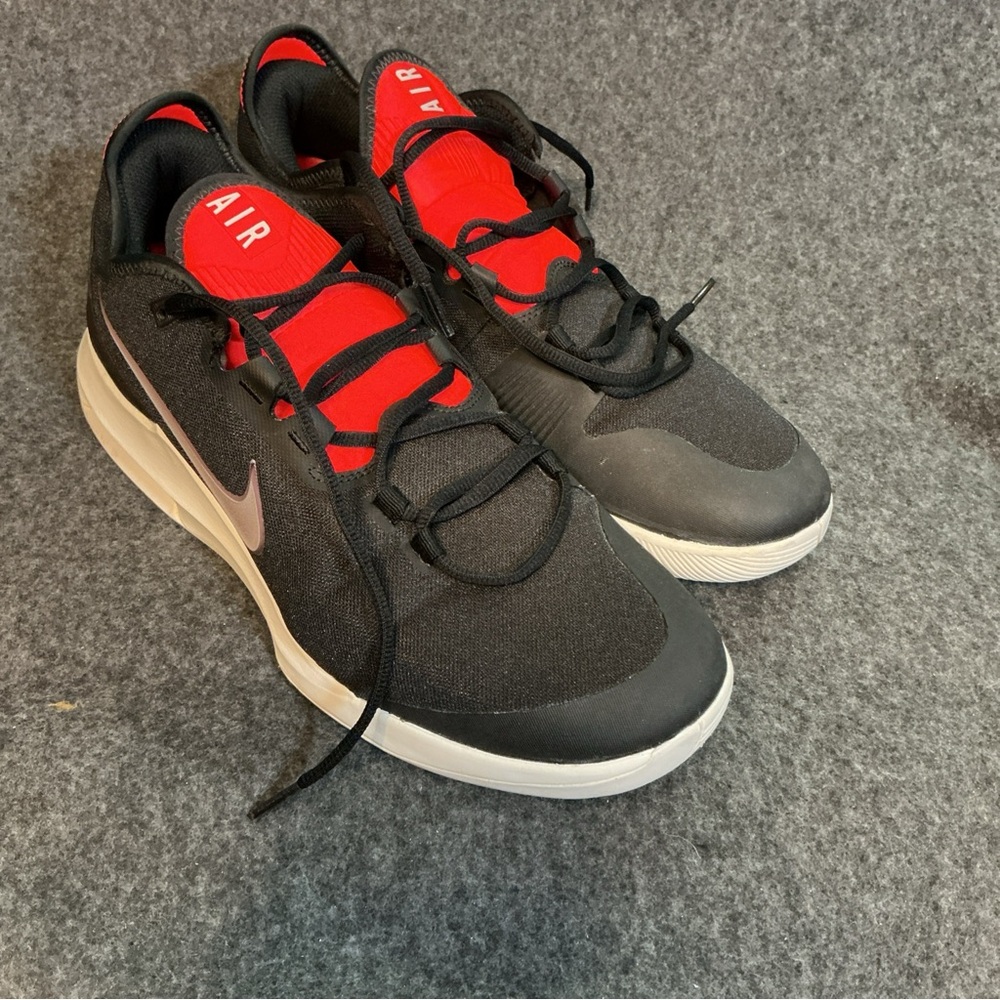 Nike Air Max Wildcard HC men's tennis shoes in black and bright crimson. Size 12